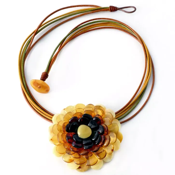 V52-02 Blumen Collier und Brosche