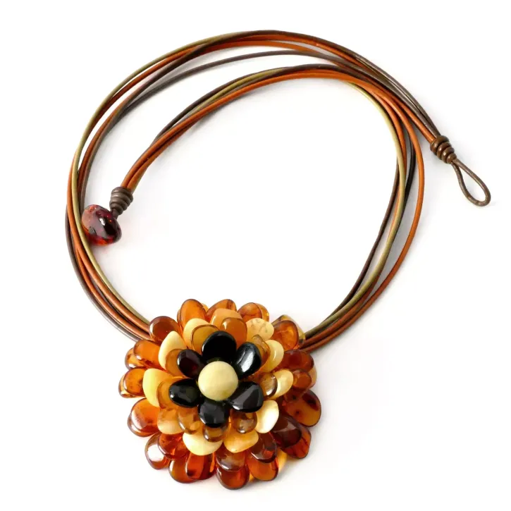 V52-04 Blume Collier und Brosche